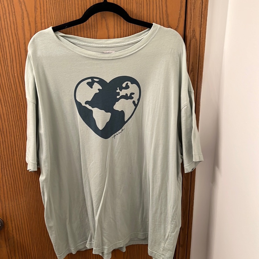 Brand is pink and this is a one size fits all T-shirt only worn a few times.